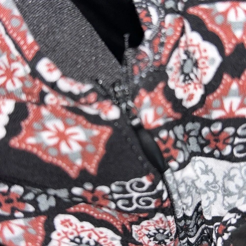 🦋Floral and Black Long Sleeve Juniors Romper 5/25$ - Picture 10 of 10